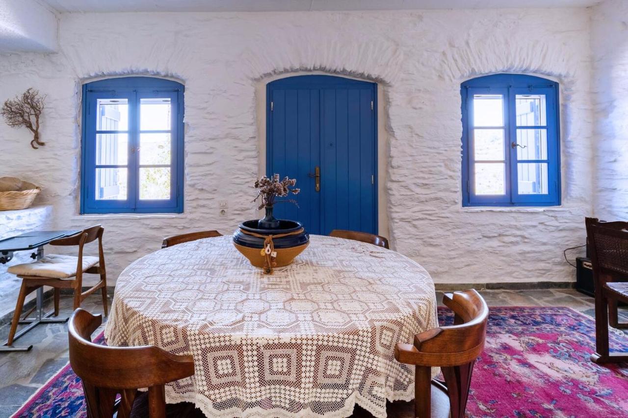Traditional Village House On Kea Milopótamos Buitenkant foto