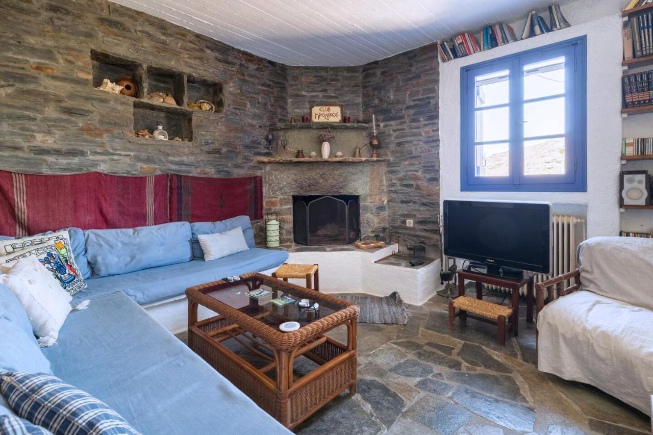 Traditional Village House On Kea Milopótamos Buitenkant foto